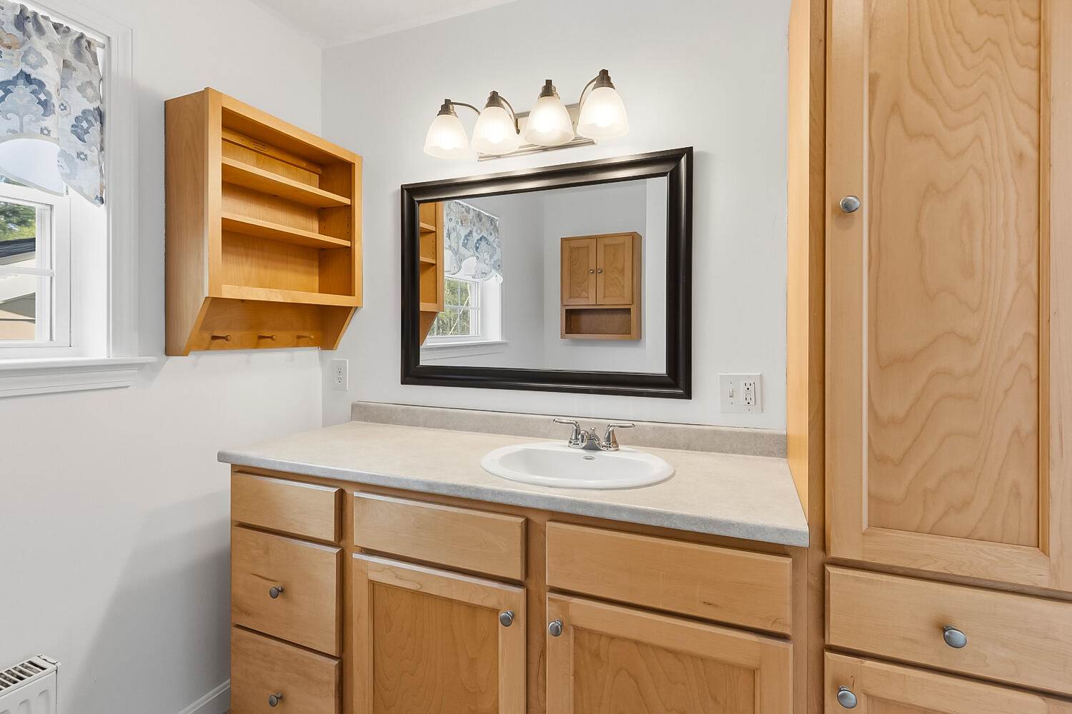 78 High Point Place, Bradley, ME 04411