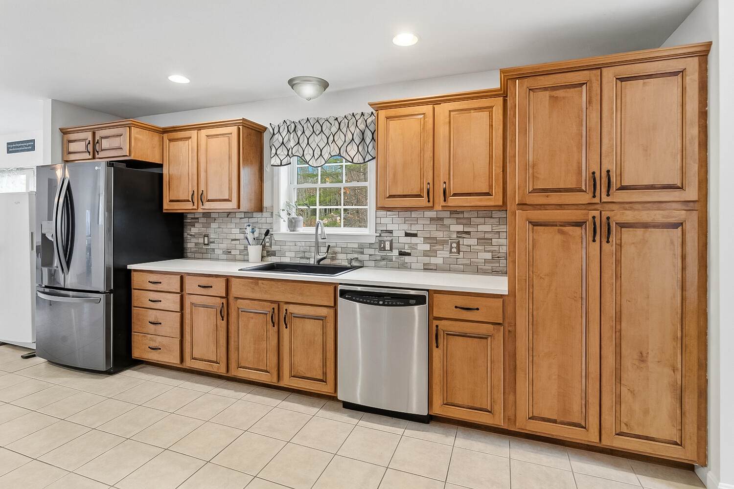 78 High Point Place, Bradley, ME 04411