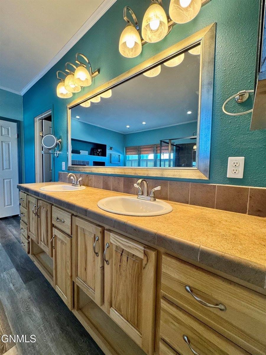 14088 Southview Drive, Williston, ND 58801