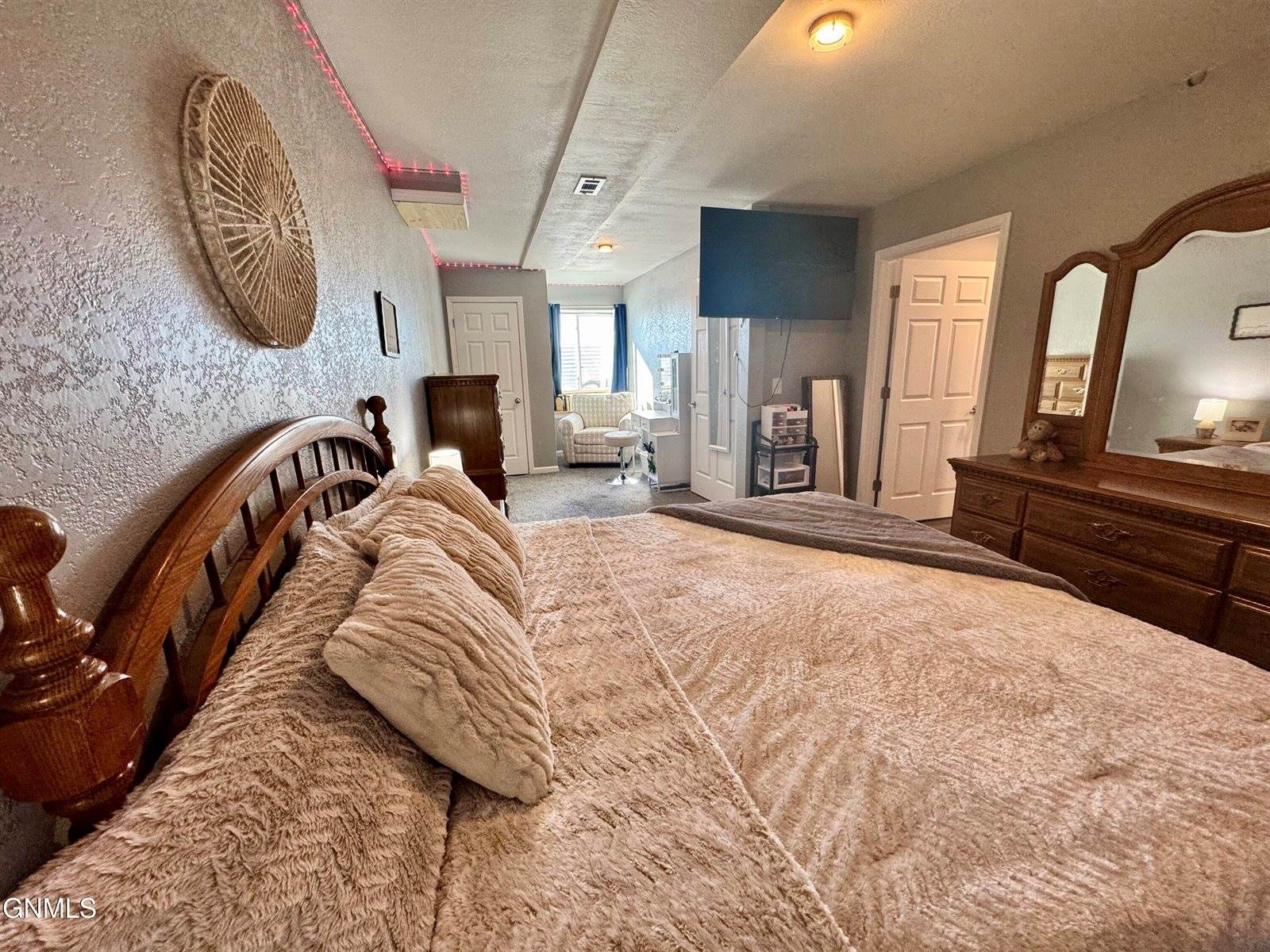 14088 Southview Drive, Williston, ND 58801