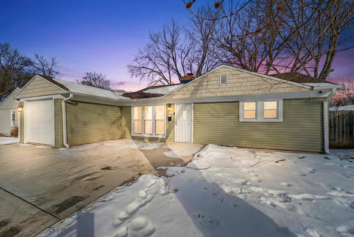 5720 W Thurston AVENUE, Milwaukee, WI 53218