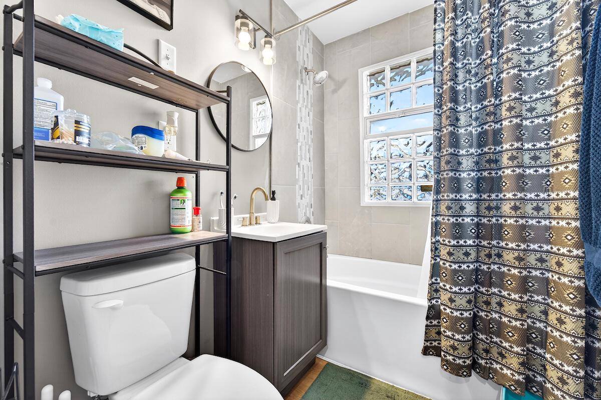 5720 W Thurston AVENUE, Milwaukee, WI 53218