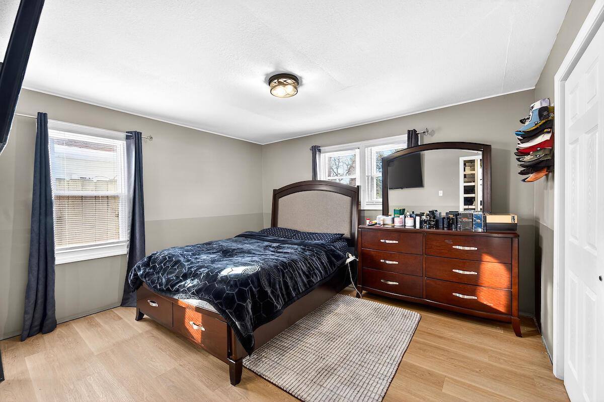 5720 W Thurston AVENUE, Milwaukee, WI 53218