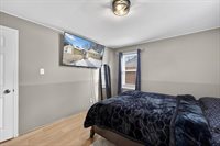 5720 W Thurston AVENUE, Milwaukee, WI 53218