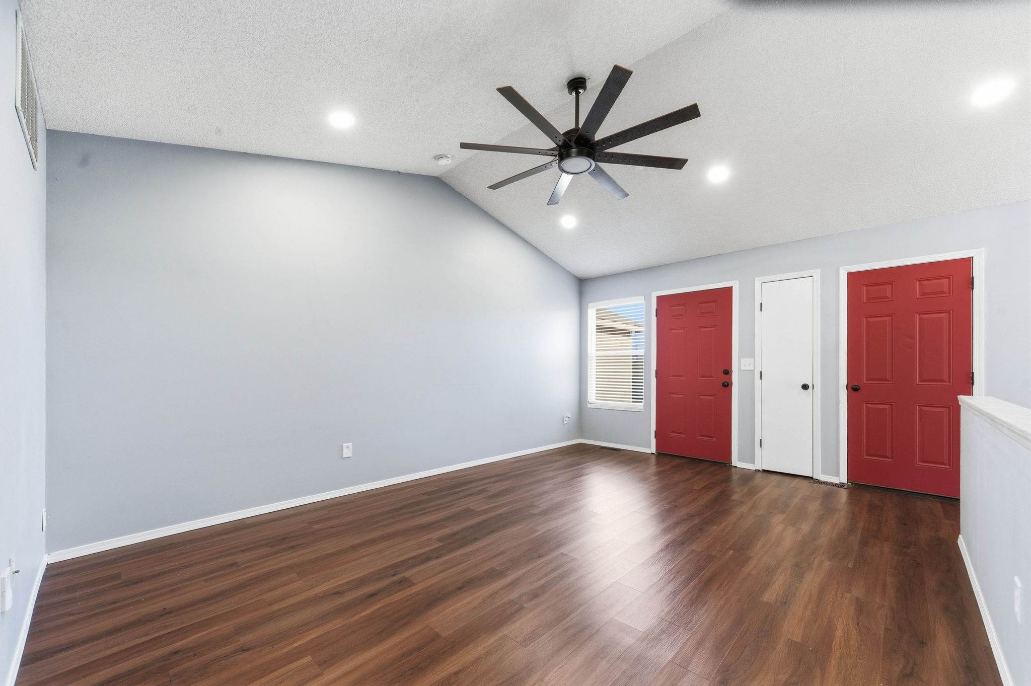 1018-1020 E Karla Ct, Haysville, KS 67060