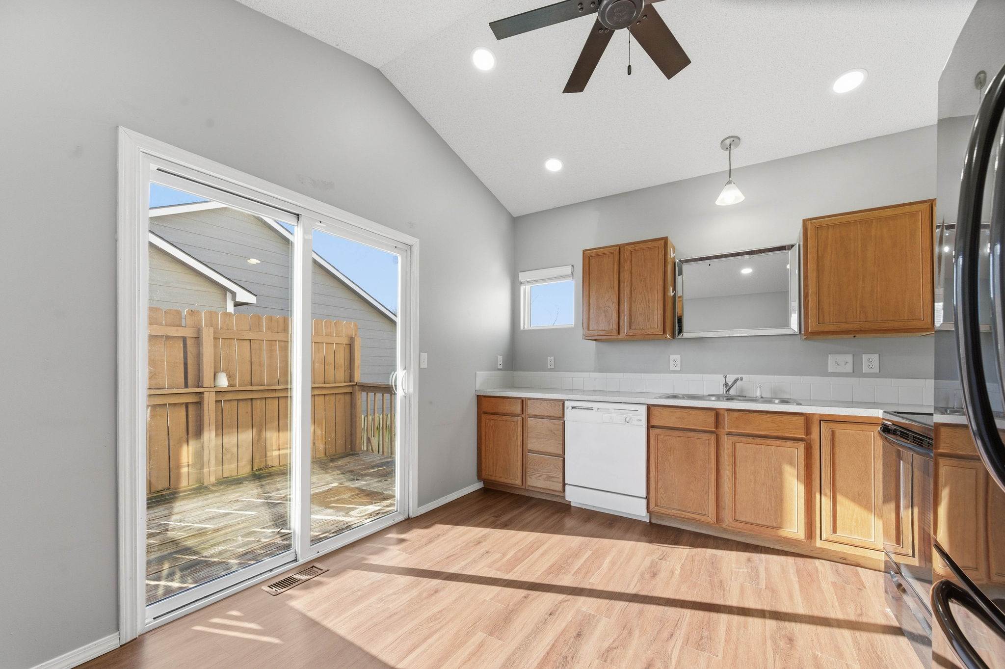 1018-1020 E Karla Ct, Haysville, KS 67060