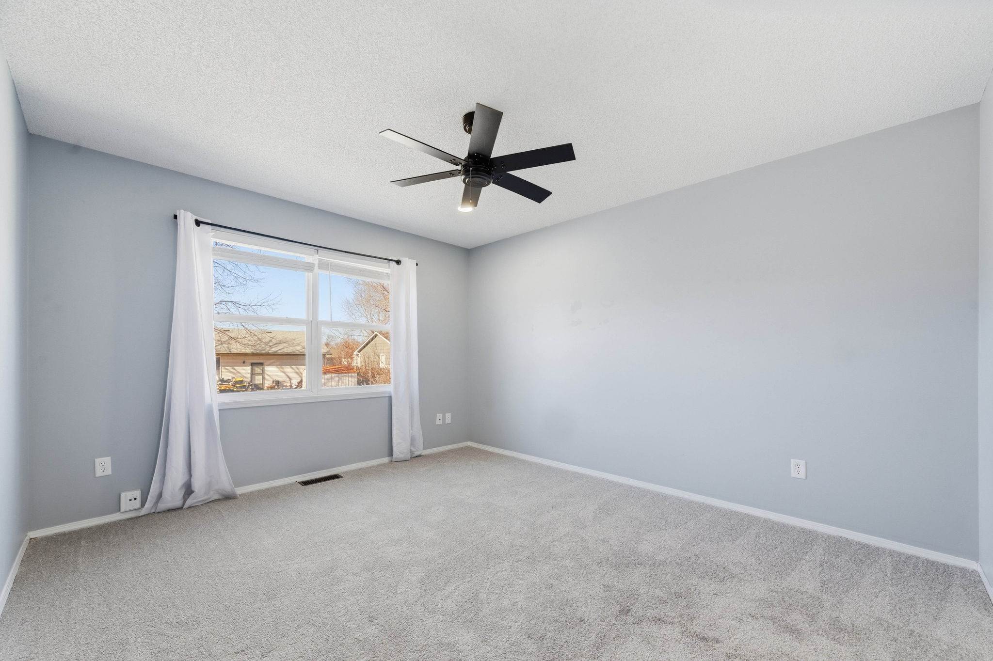 1018-1020 E Karla Ct, Haysville, KS 67060