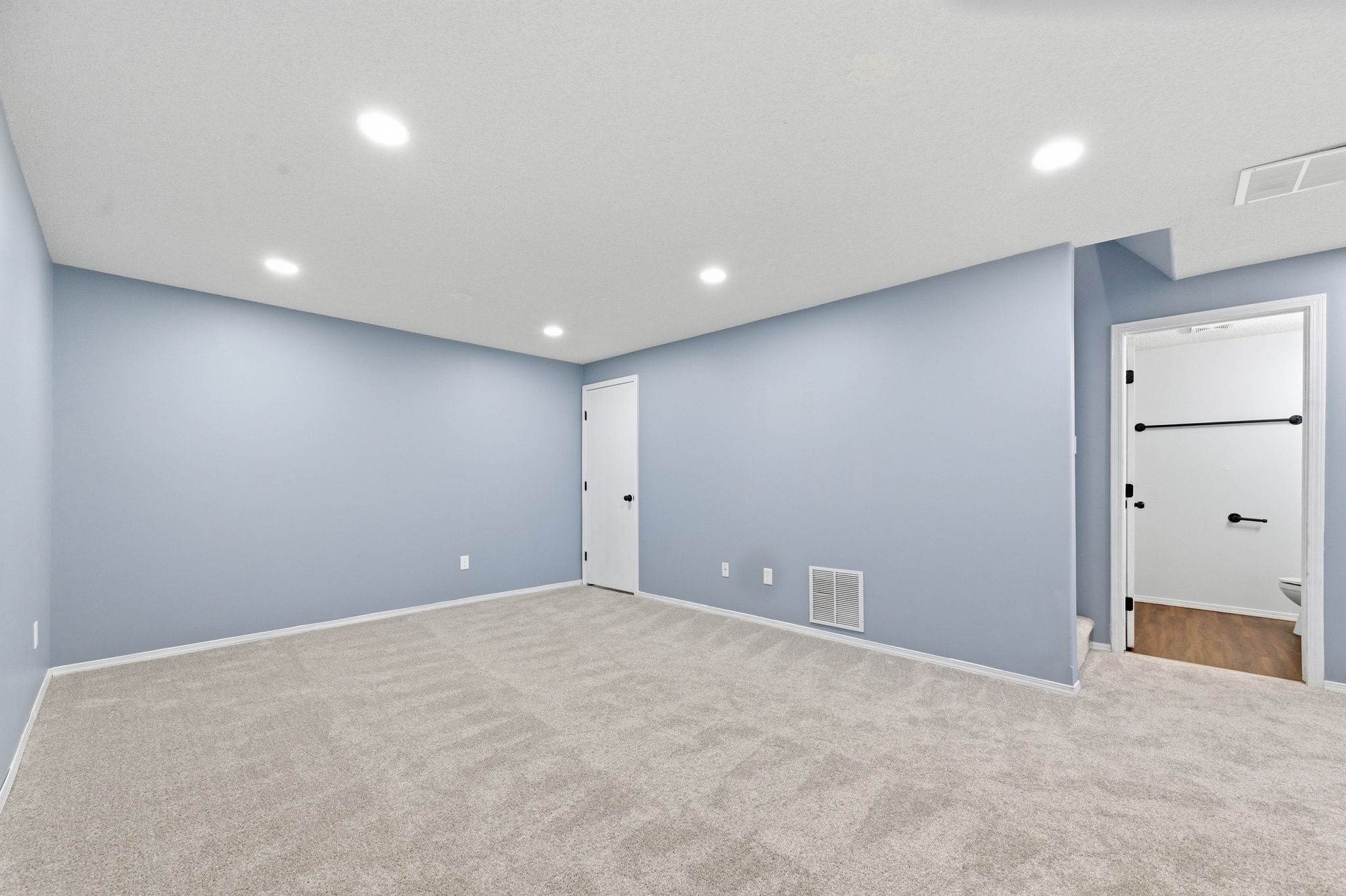 1018-1020 E Karla Ct, Haysville, KS 67060