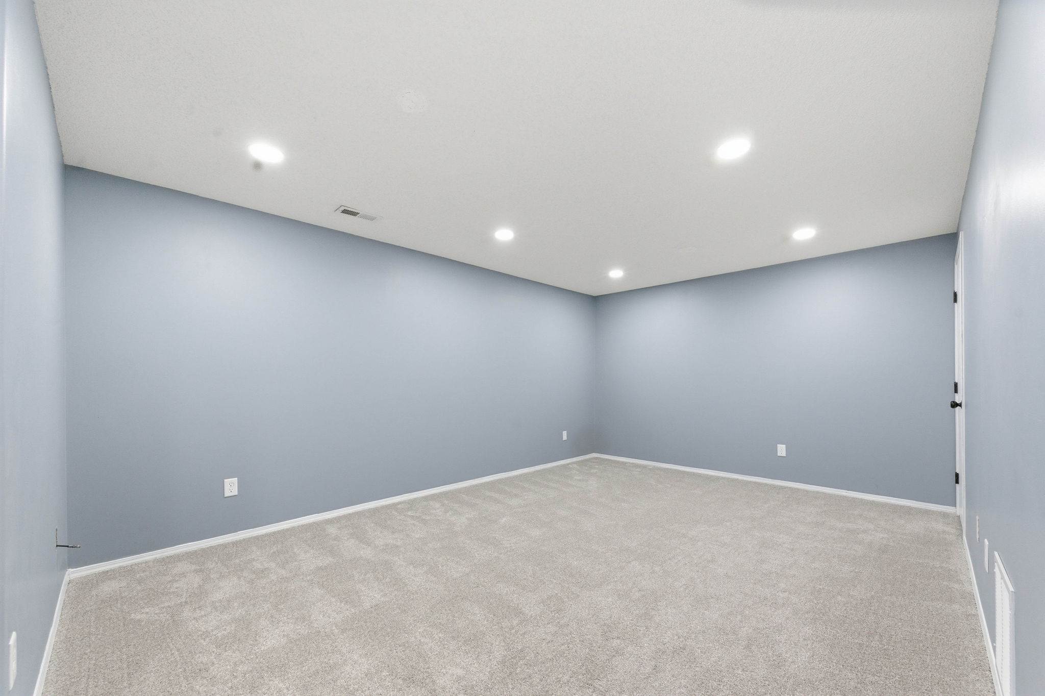 1018-1020 E Karla Ct, Haysville, KS 67060