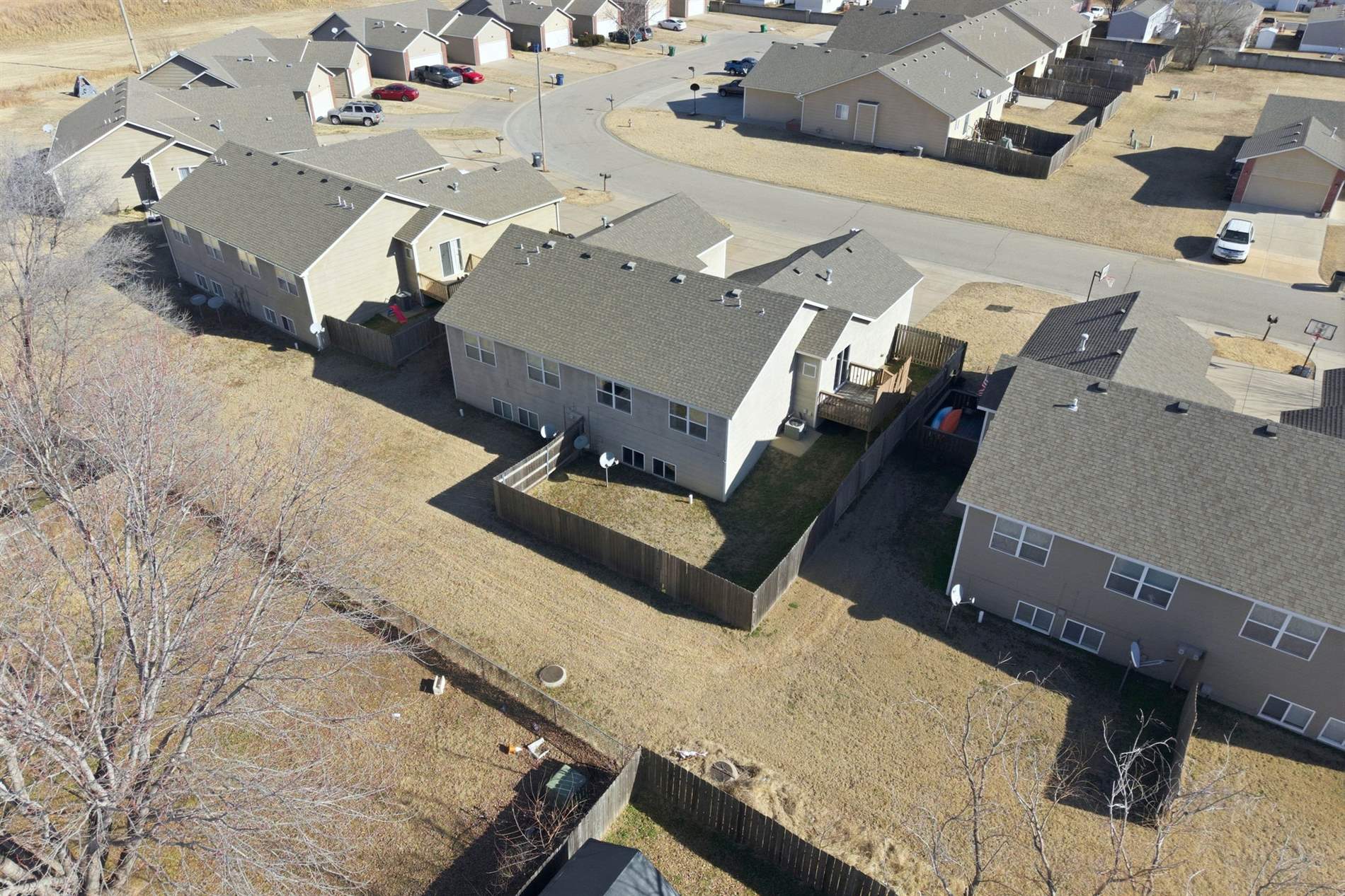 1018-1020 E Karla Ct, Haysville, KS 67060