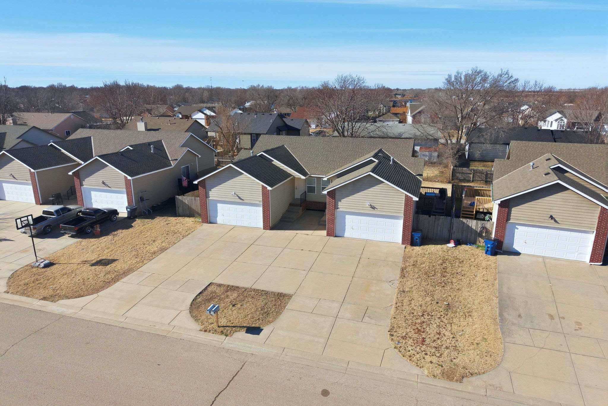 1018-1020 E Karla Ct, Haysville, KS 67060