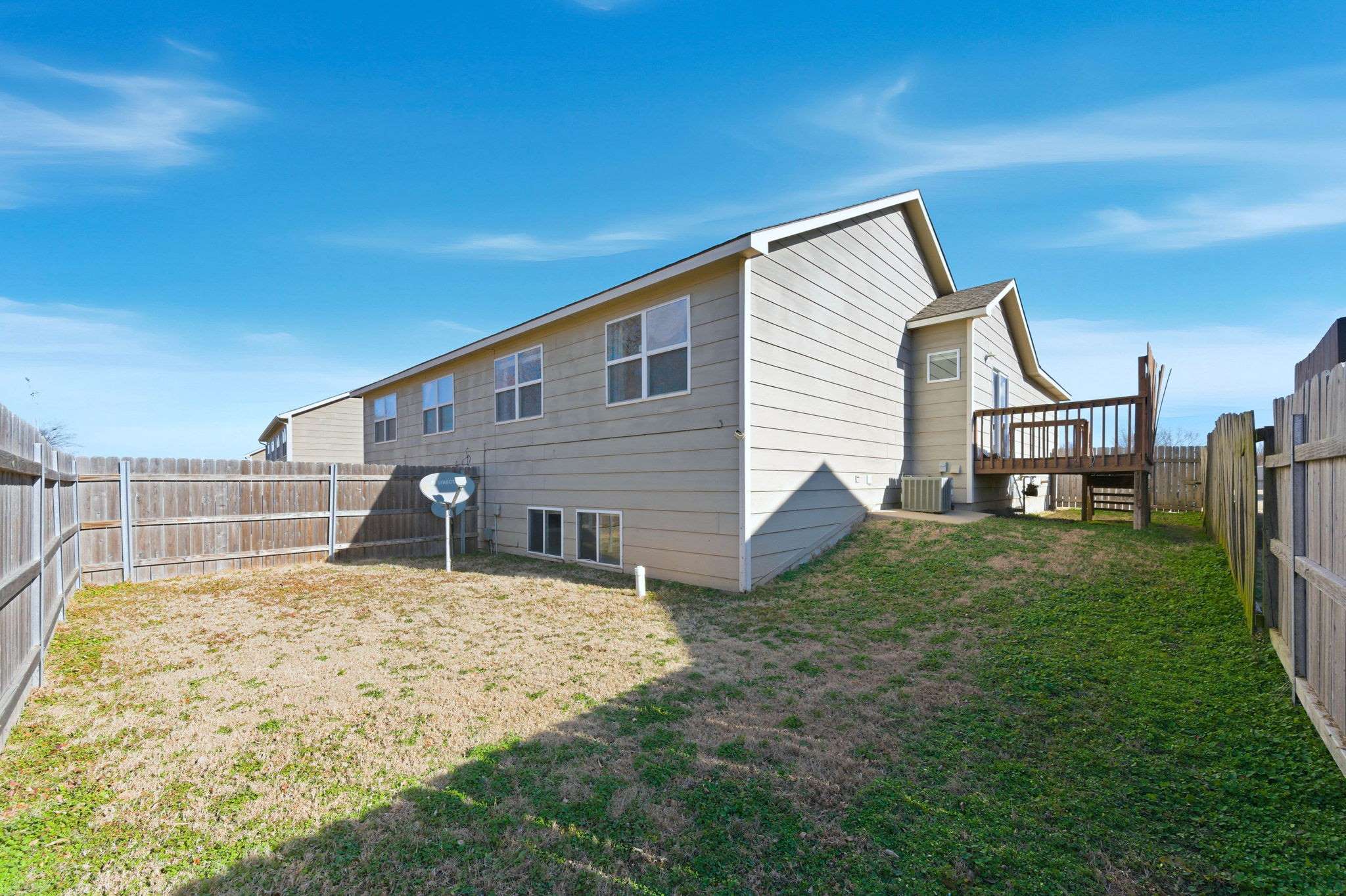 1018-1020 E Karla Ct, Haysville, KS 67060