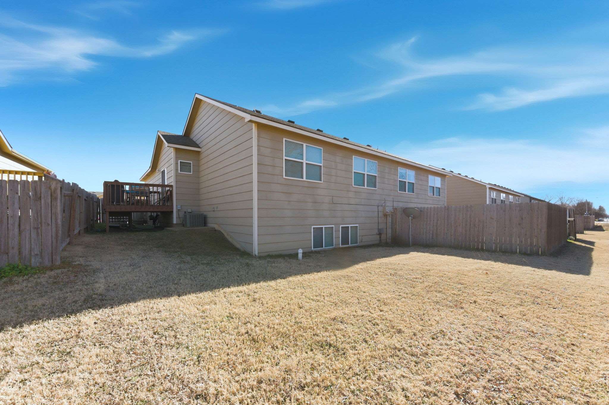 1018-1020 E Karla Ct, Haysville, KS 67060