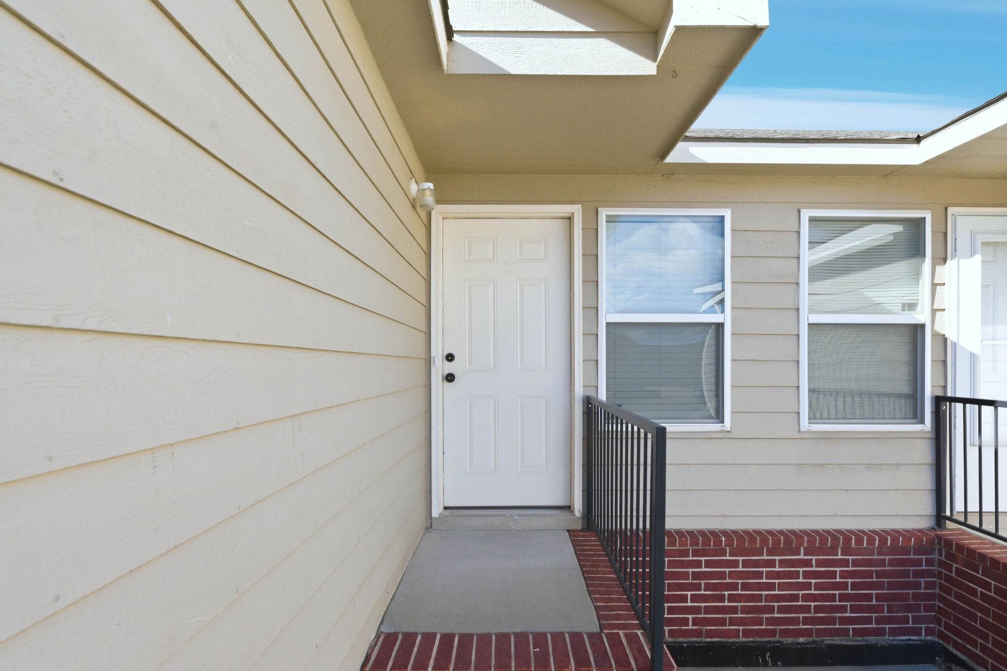 1018-1020 E Karla Ct, Haysville, KS 67060