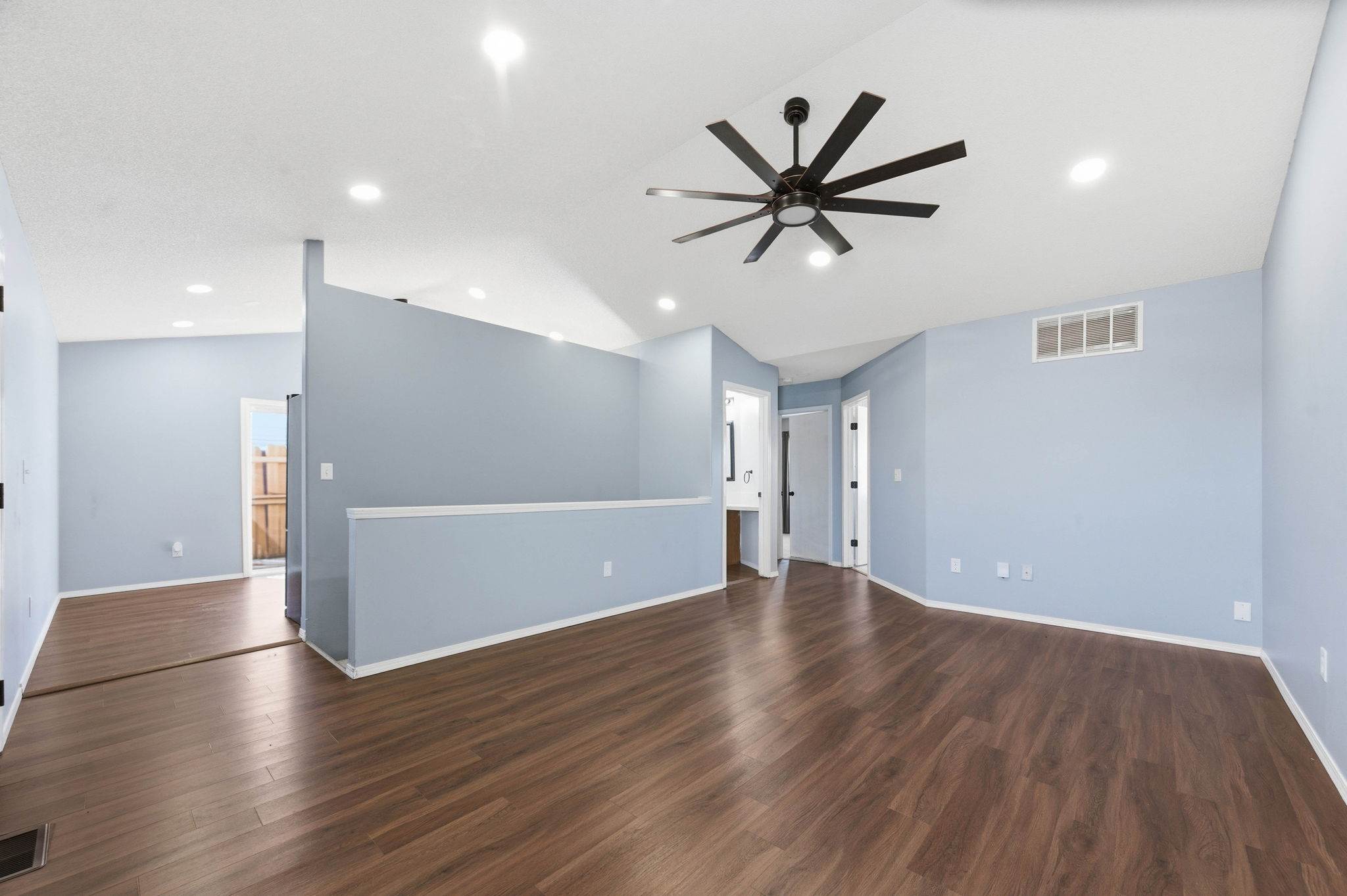 1018-1020 E Karla Ct, Haysville, KS 67060