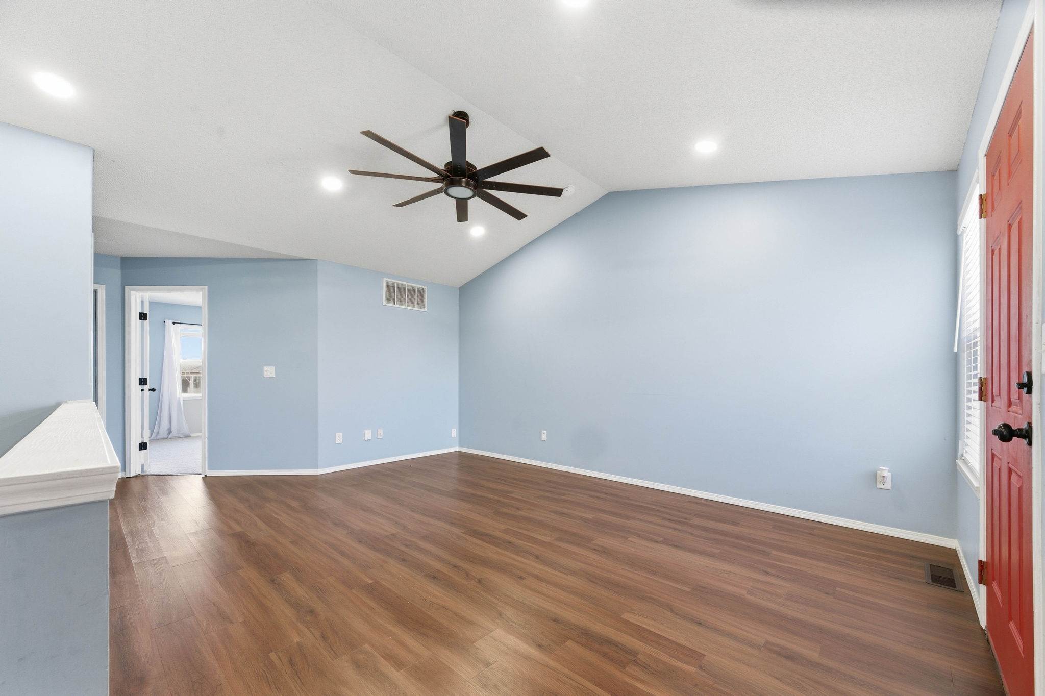 1018-1020 E Karla Ct, Haysville, KS 67060