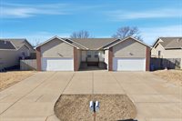1018-1020 E Karla Ct, Haysville, KS 67060