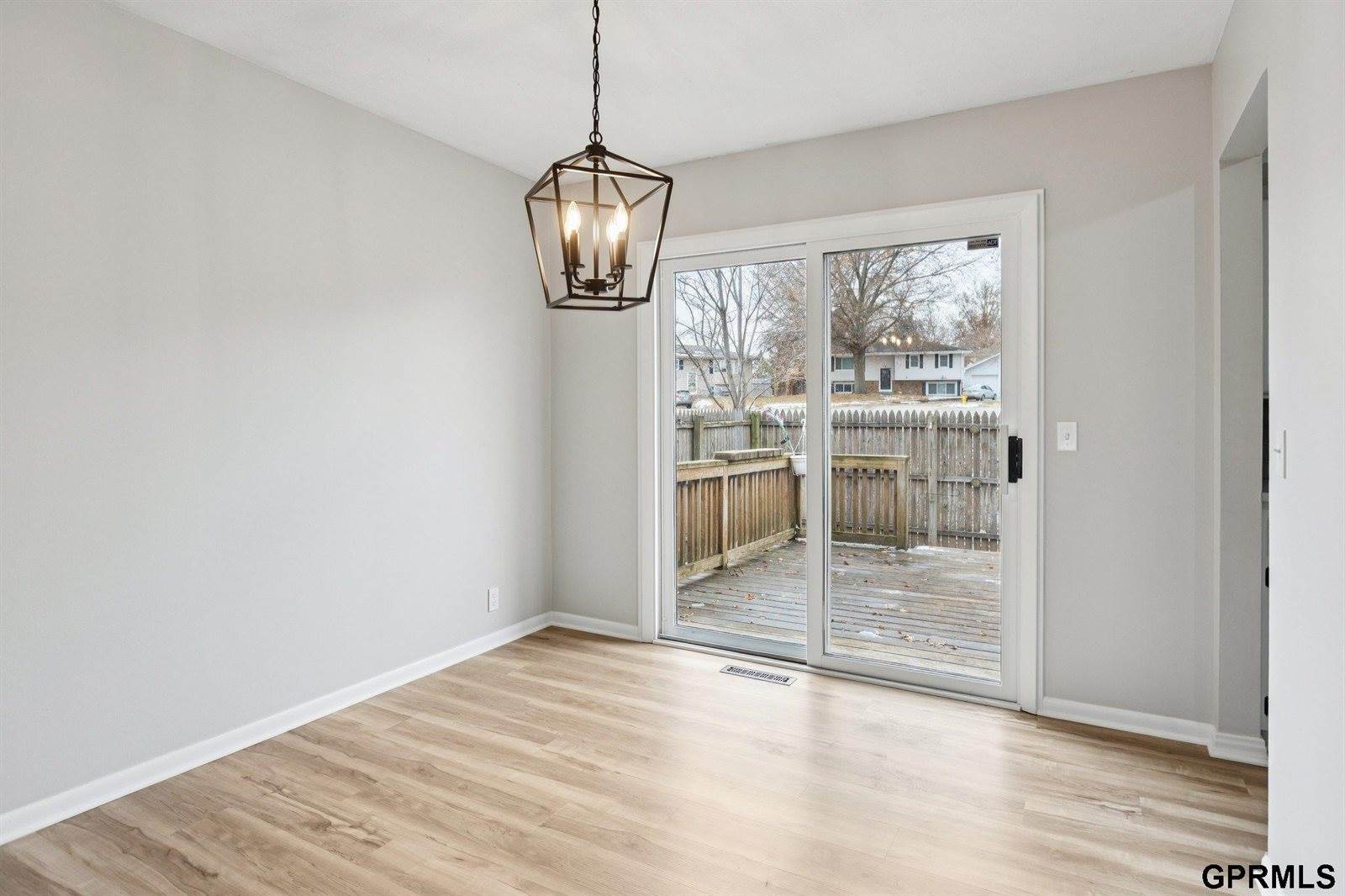 5330 South 105Th Street, Omaha, NE 68127