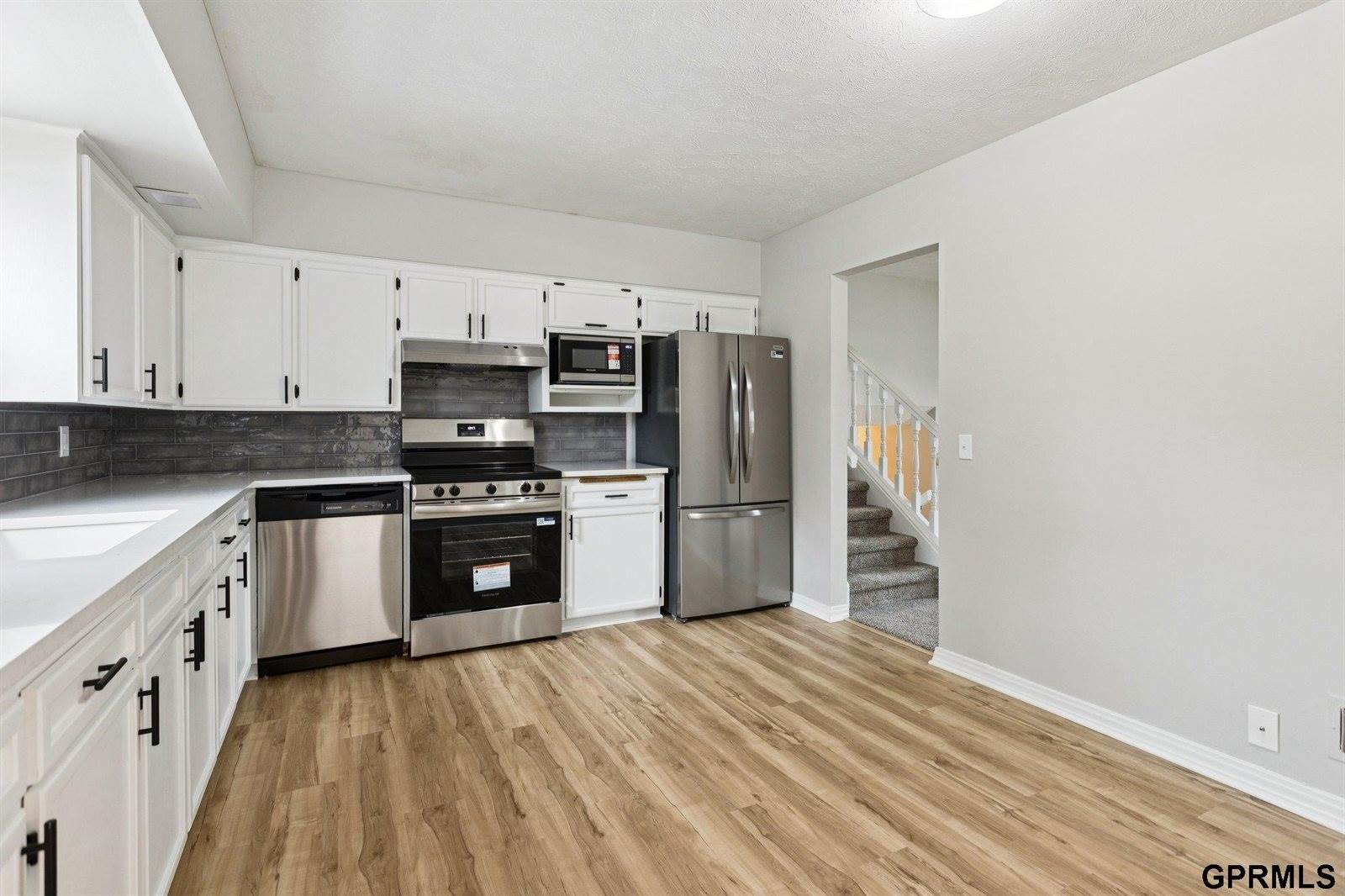 5330 South 105Th Street, Omaha, NE 68127