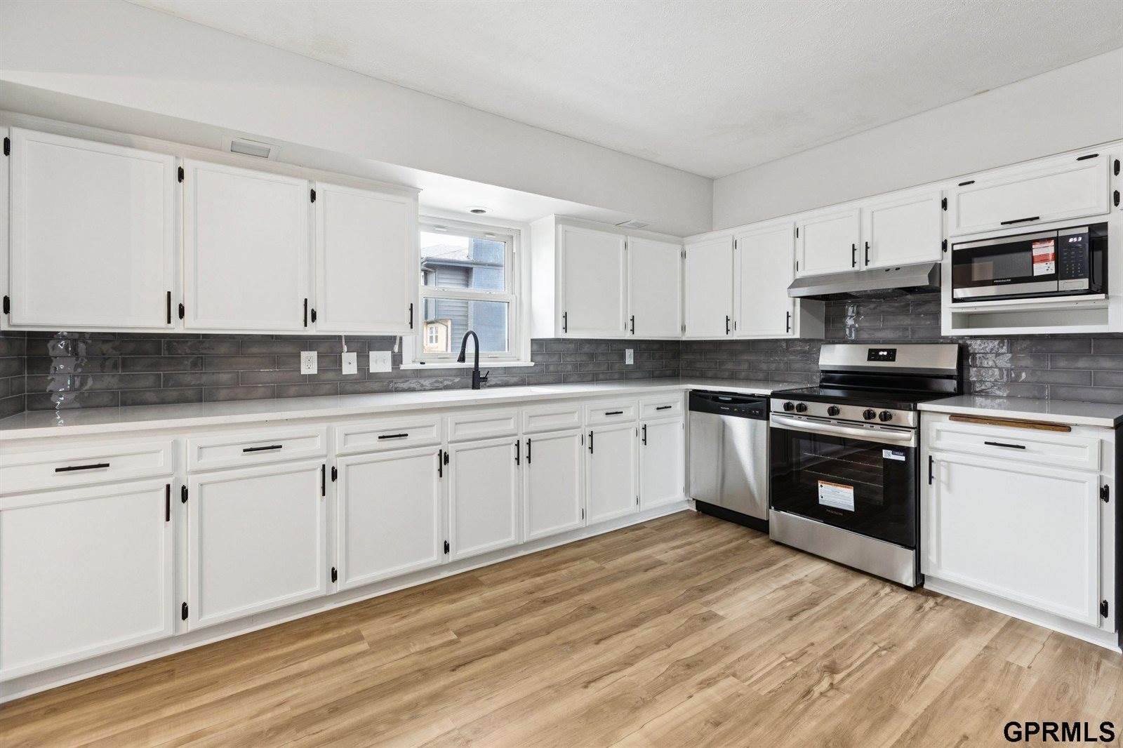 5330 South 105Th Street, Omaha, NE 68127