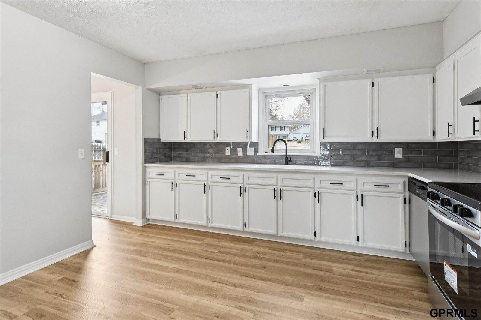 5330 South 105Th Street, Omaha, NE 68127