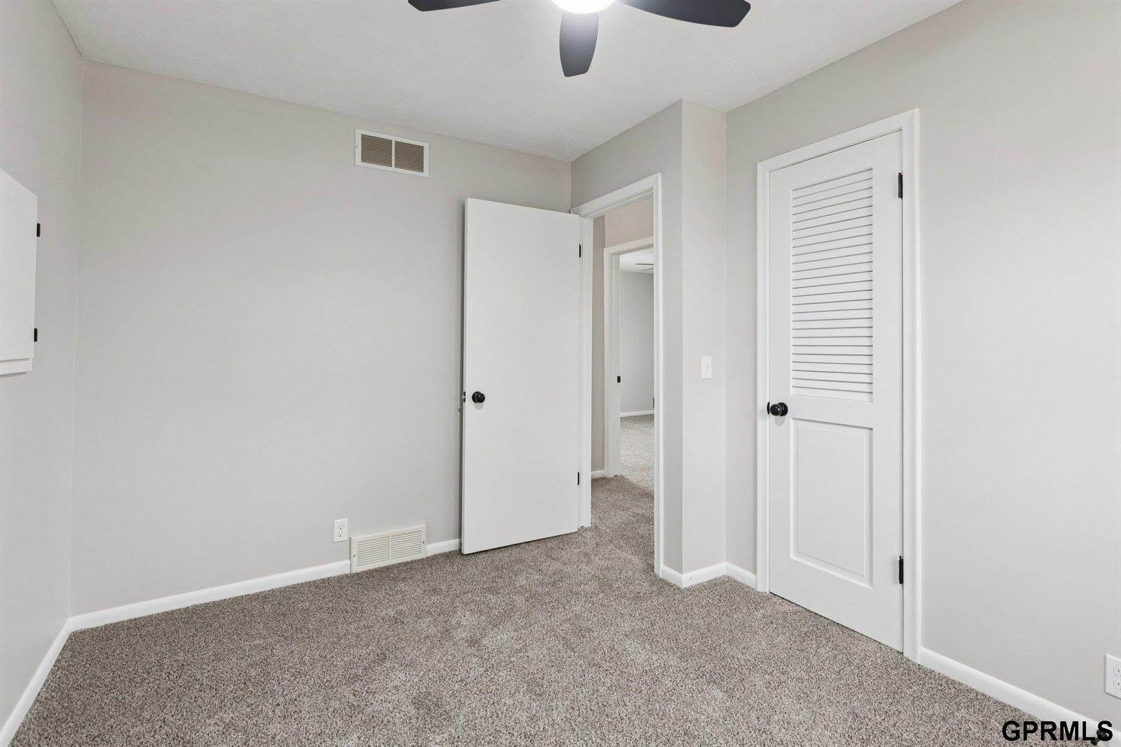 5330 South 105Th Street, Omaha, NE 68127