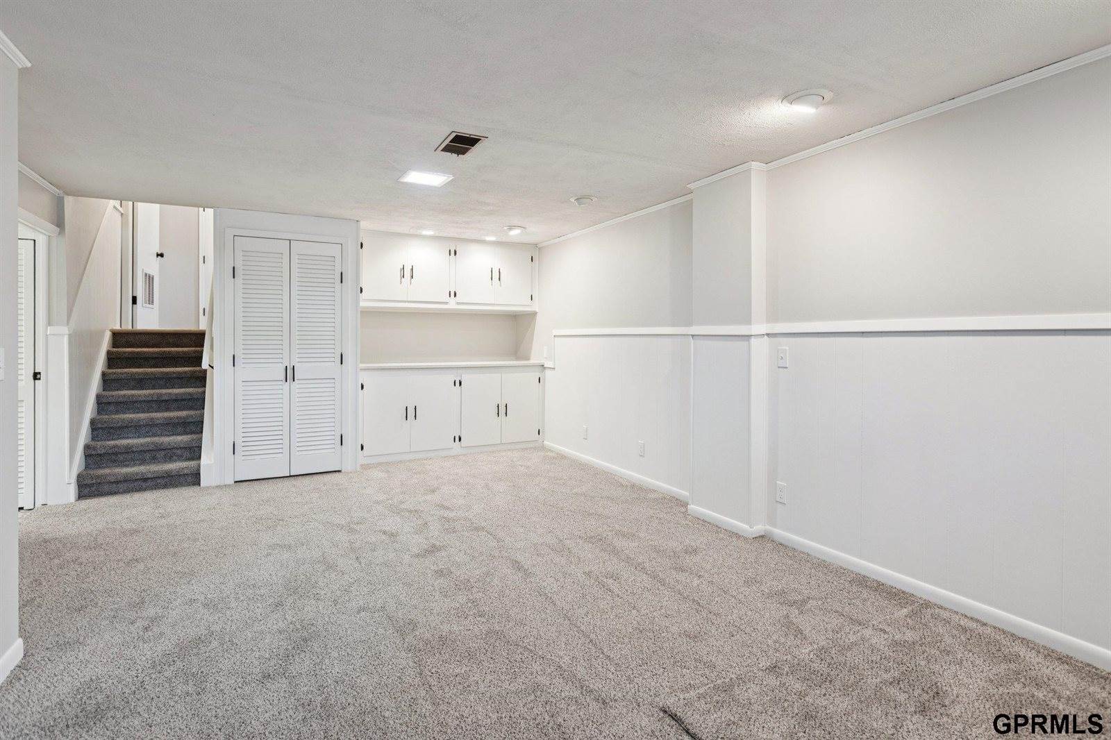 5330 South 105Th Street, Omaha, NE 68127