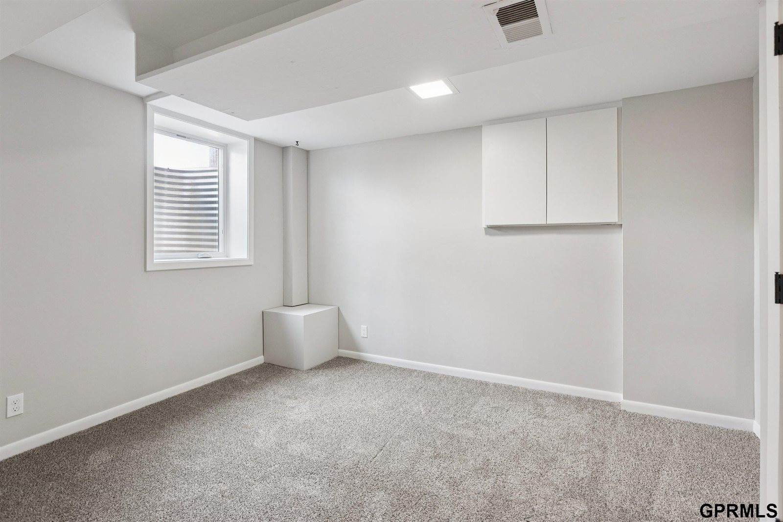 5330 South 105Th Street, Omaha, NE 68127