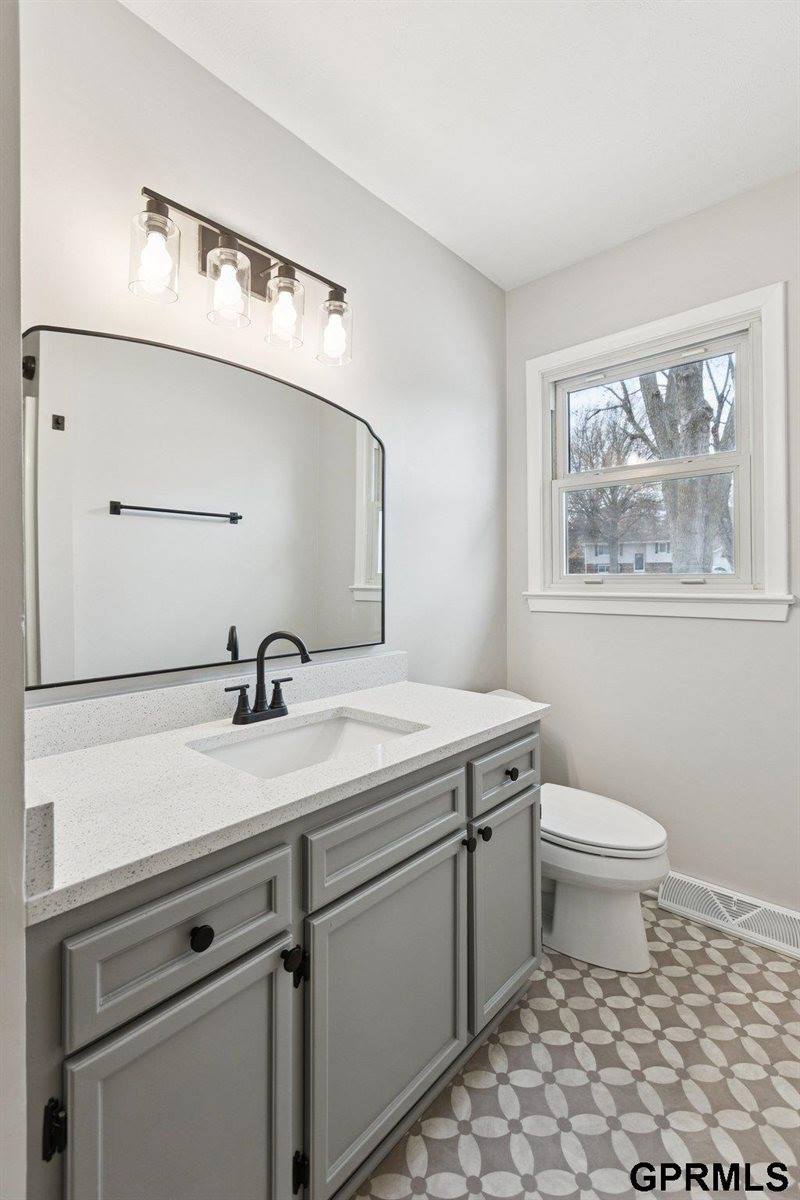 5330 South 105Th Street, Omaha, NE 68127