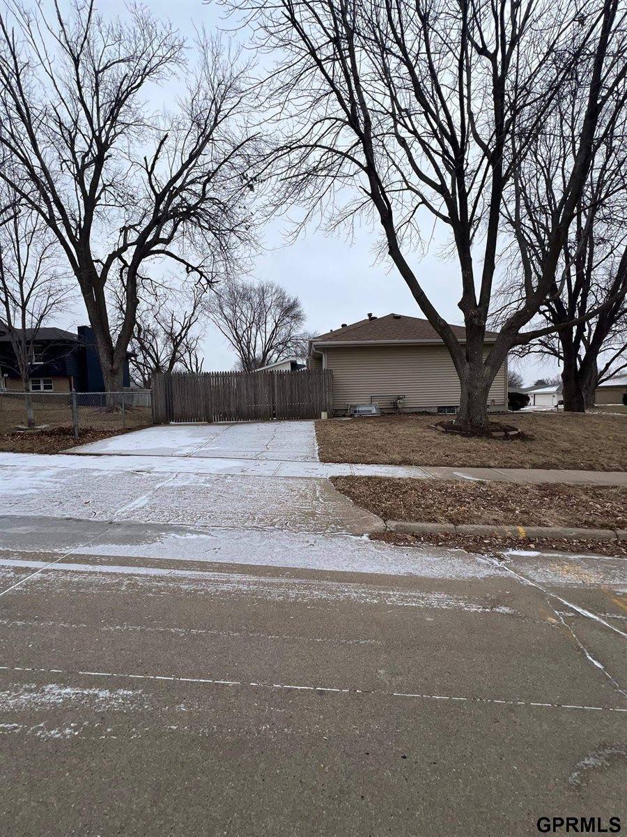 5330 South 105Th Street, Omaha, NE 68127