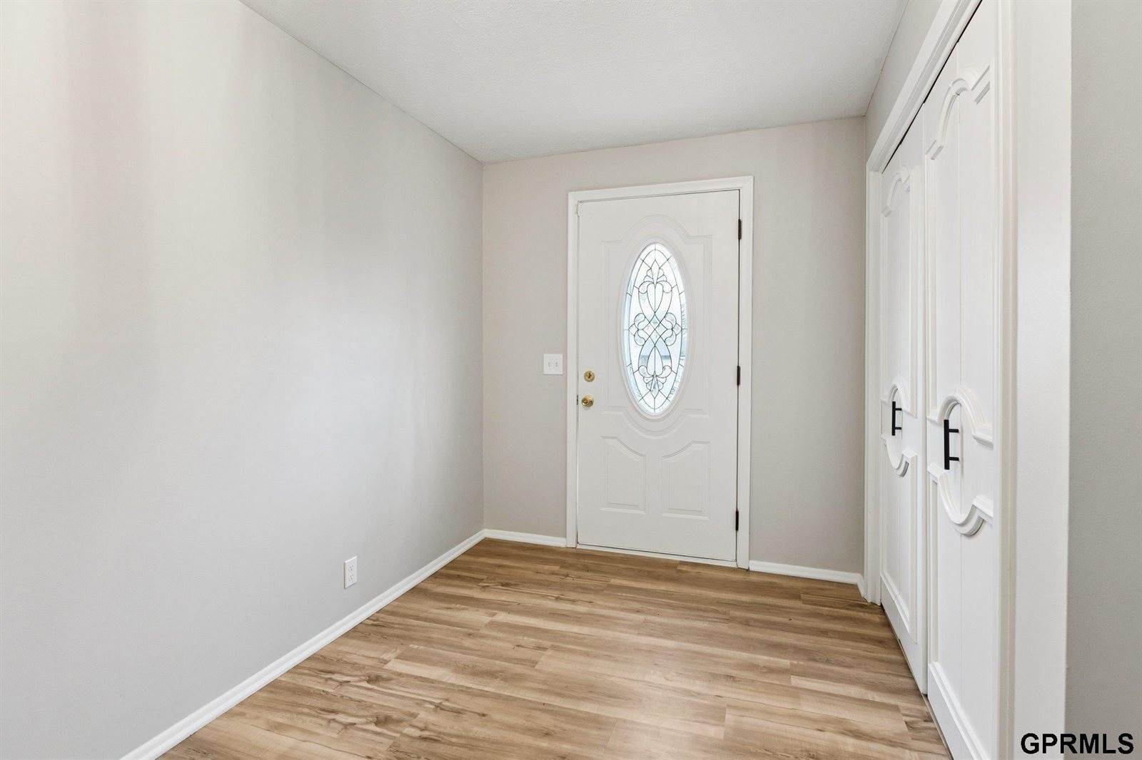 5330 South 105Th Street, Omaha, NE 68127