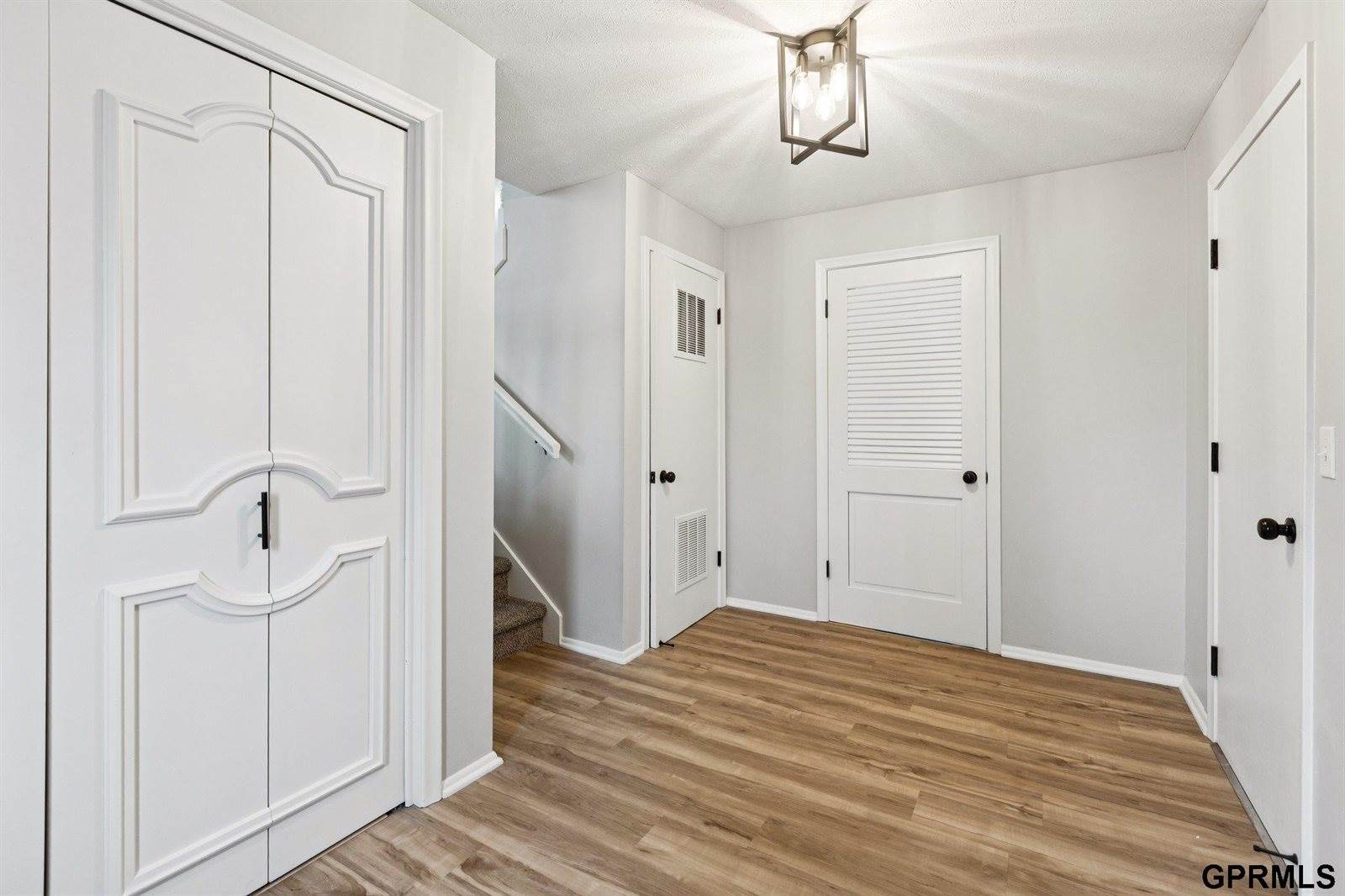 5330 South 105Th Street, Omaha, NE 68127