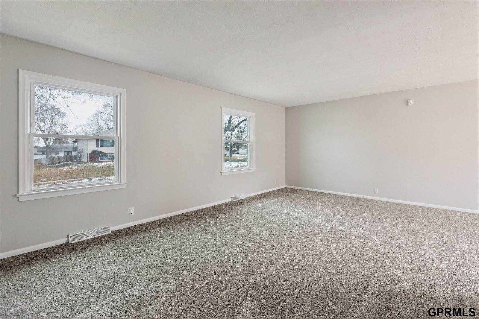 5330 South 105Th Street, Omaha, NE 68127