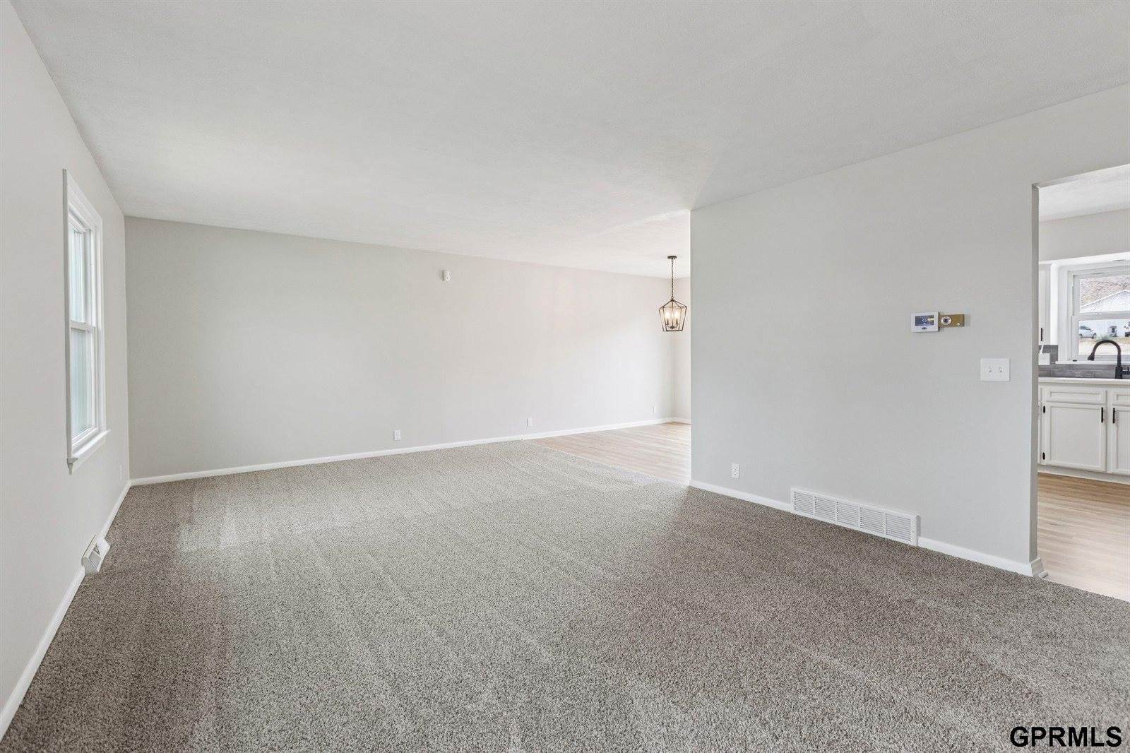 5330 South 105Th Street, Omaha, NE 68127