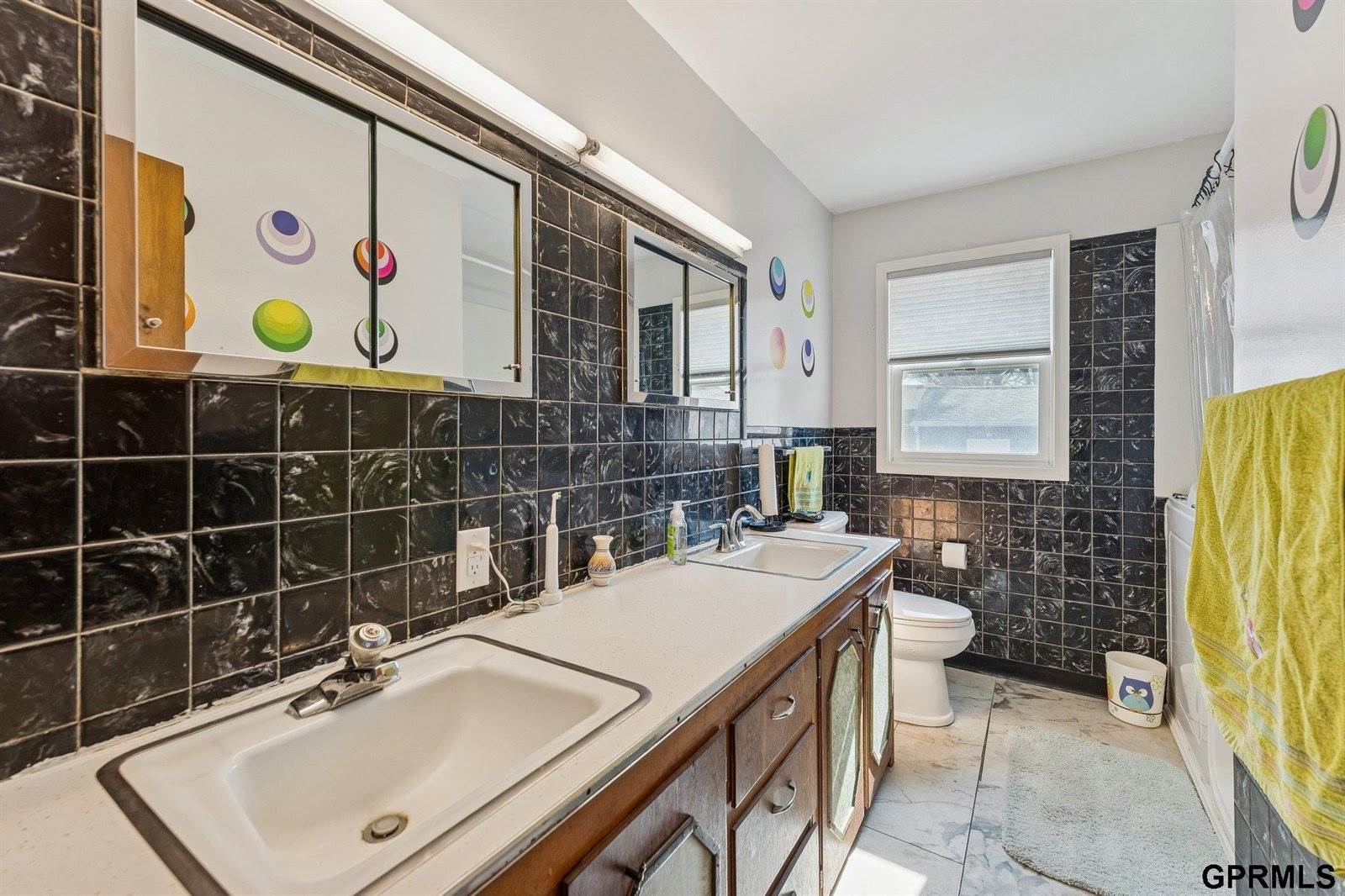 8539 Hamilton Street, Omaha, NE 68114