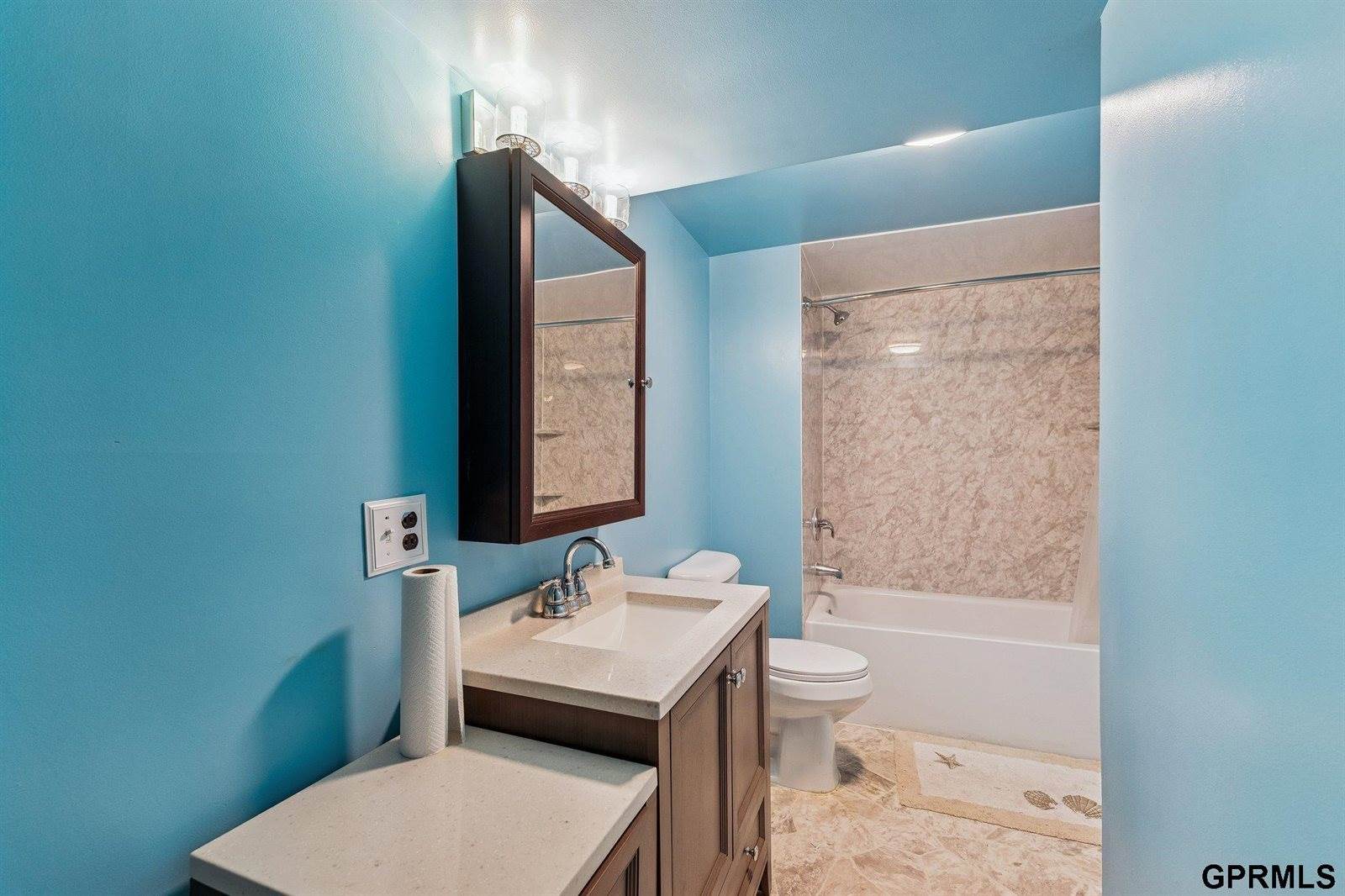 8539 Hamilton Street, Omaha, NE 68114