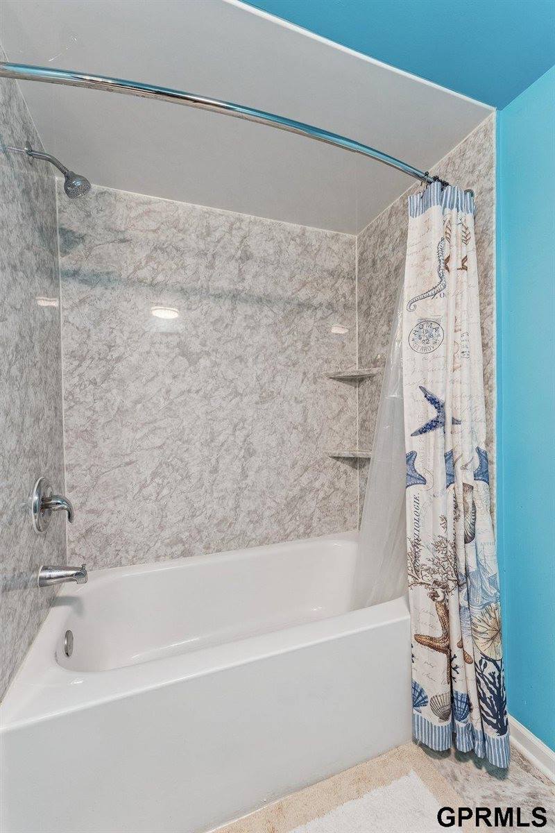 8539 Hamilton Street, Omaha, NE 68114