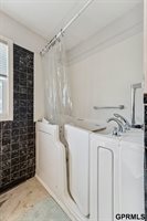 8539 Hamilton Street, Omaha, NE 68114