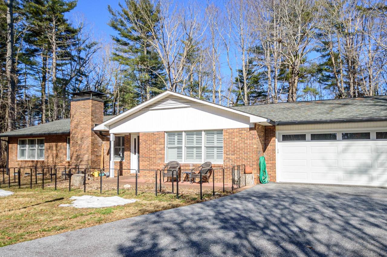 355 Mockingbird Drive, Hendersonville, NC 28792