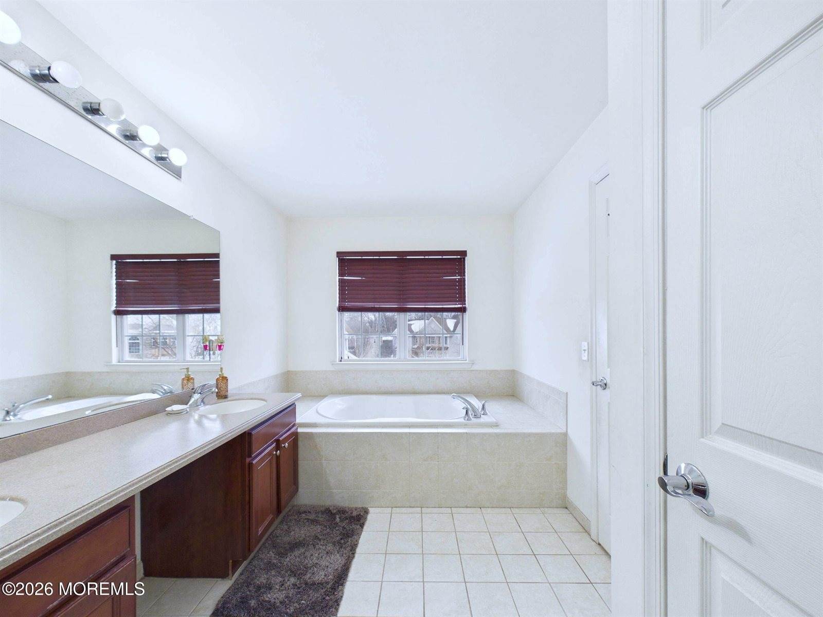 13 Skurka Court, Sayreville, NJ 08872