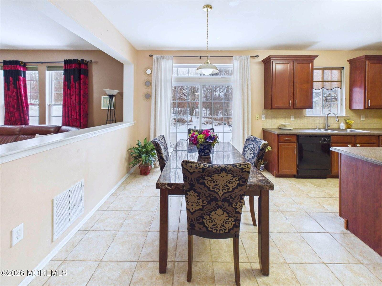 13 Skurka Court, Sayreville, NJ 08872