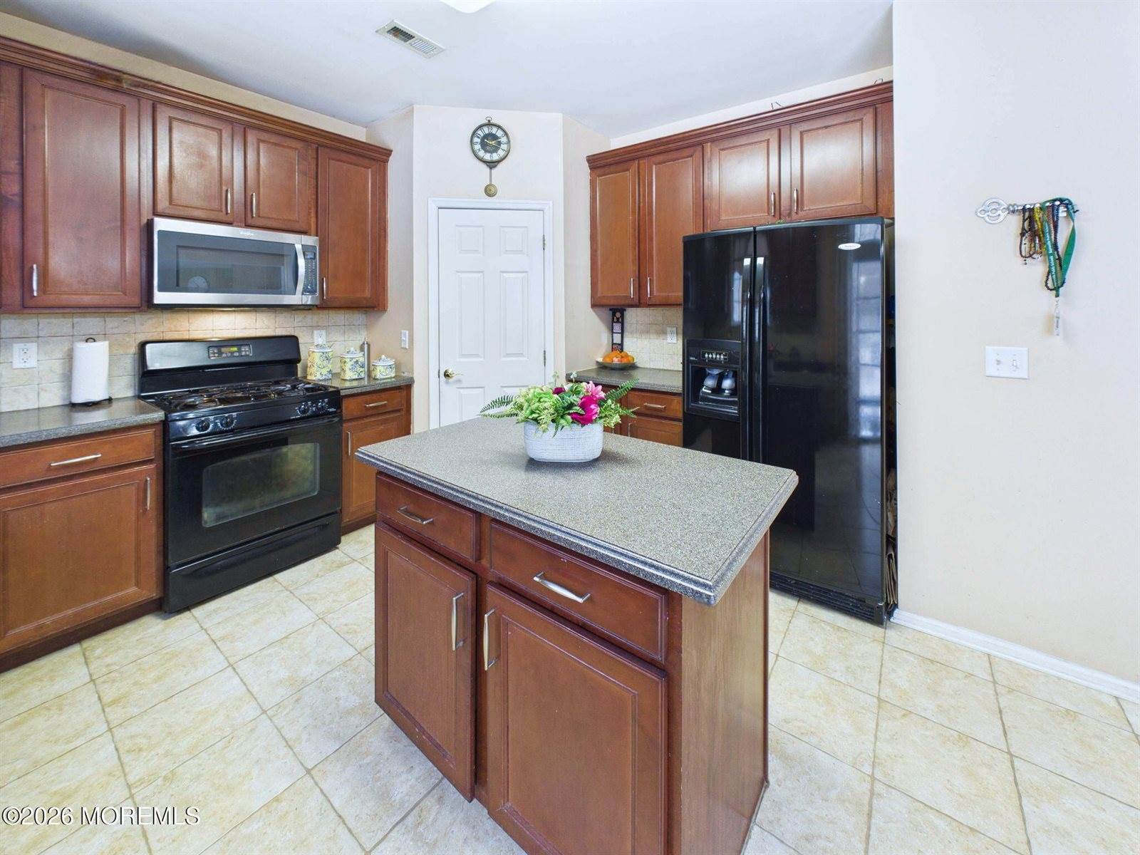 13 Skurka Court, Sayreville, NJ 08872