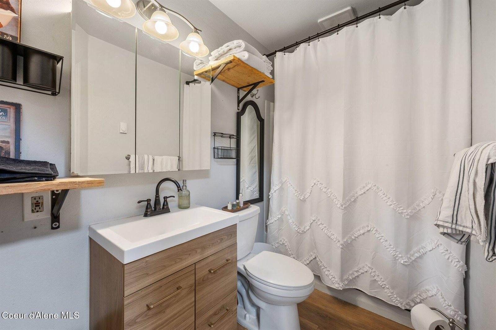 6242 West Maine St, Spirit Lake, ID 83869