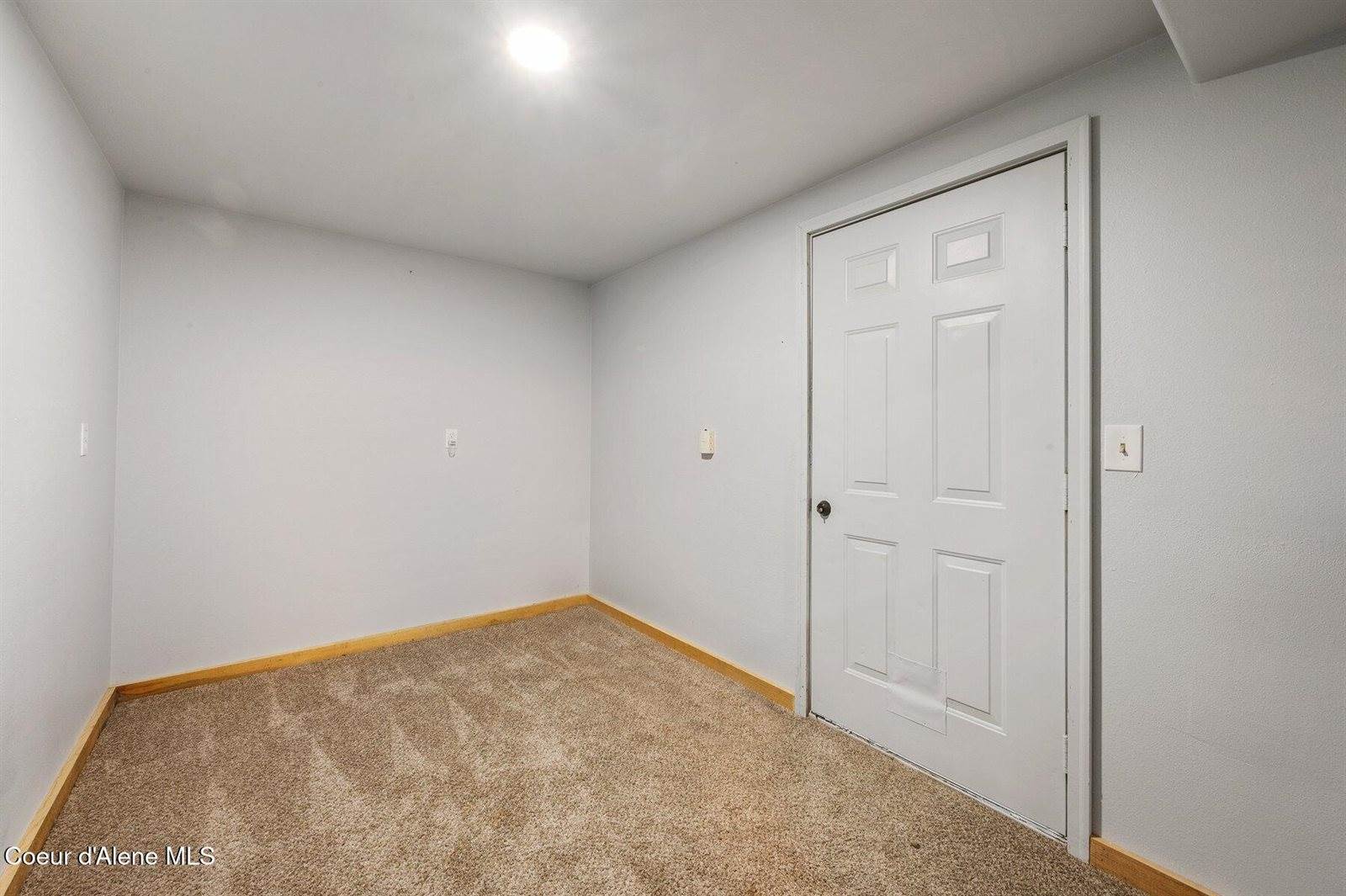 6242 West Maine St, Spirit Lake, ID 83869