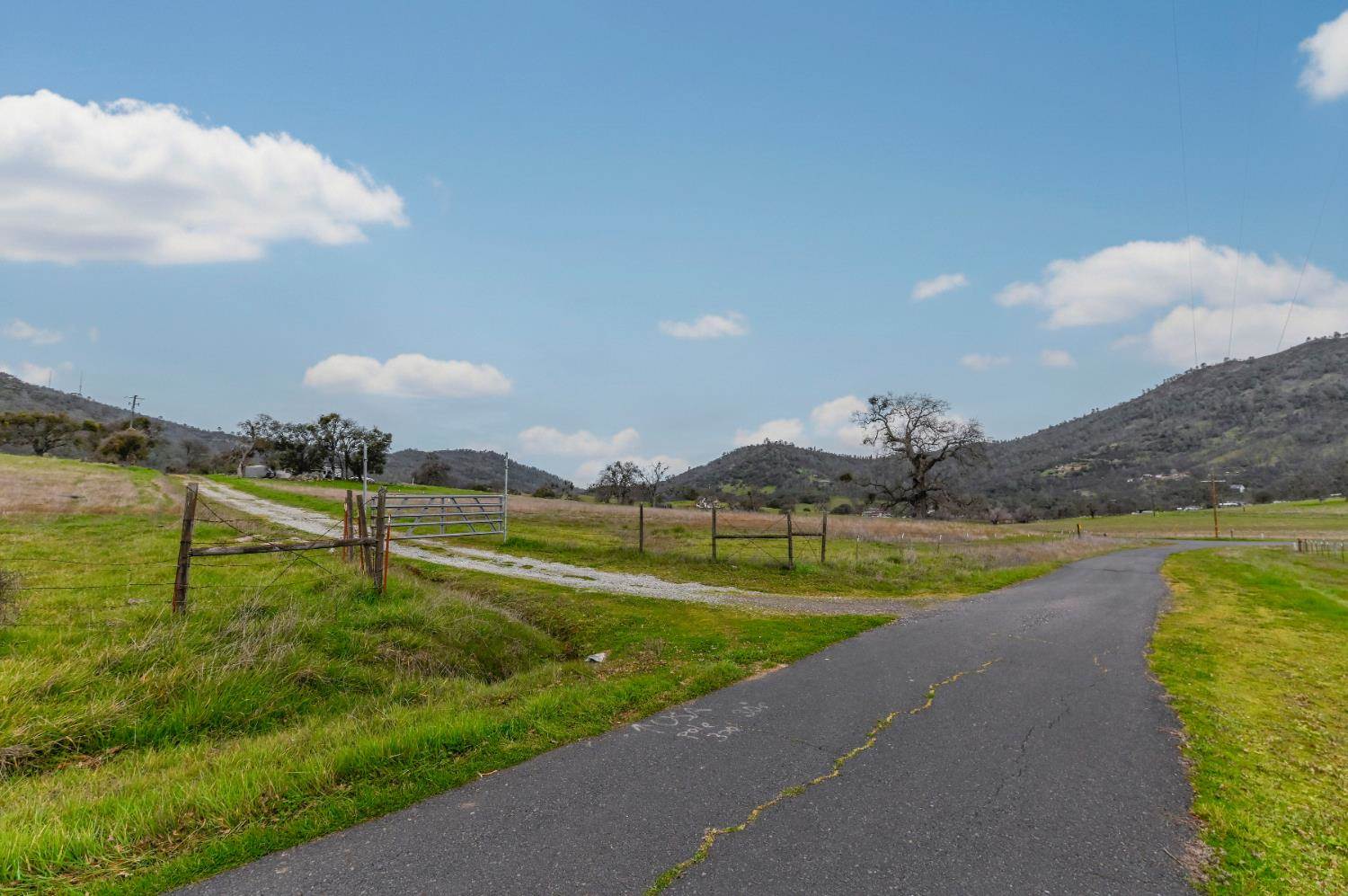 6074 Chaparojas Street, Angels Camp, CA 95222