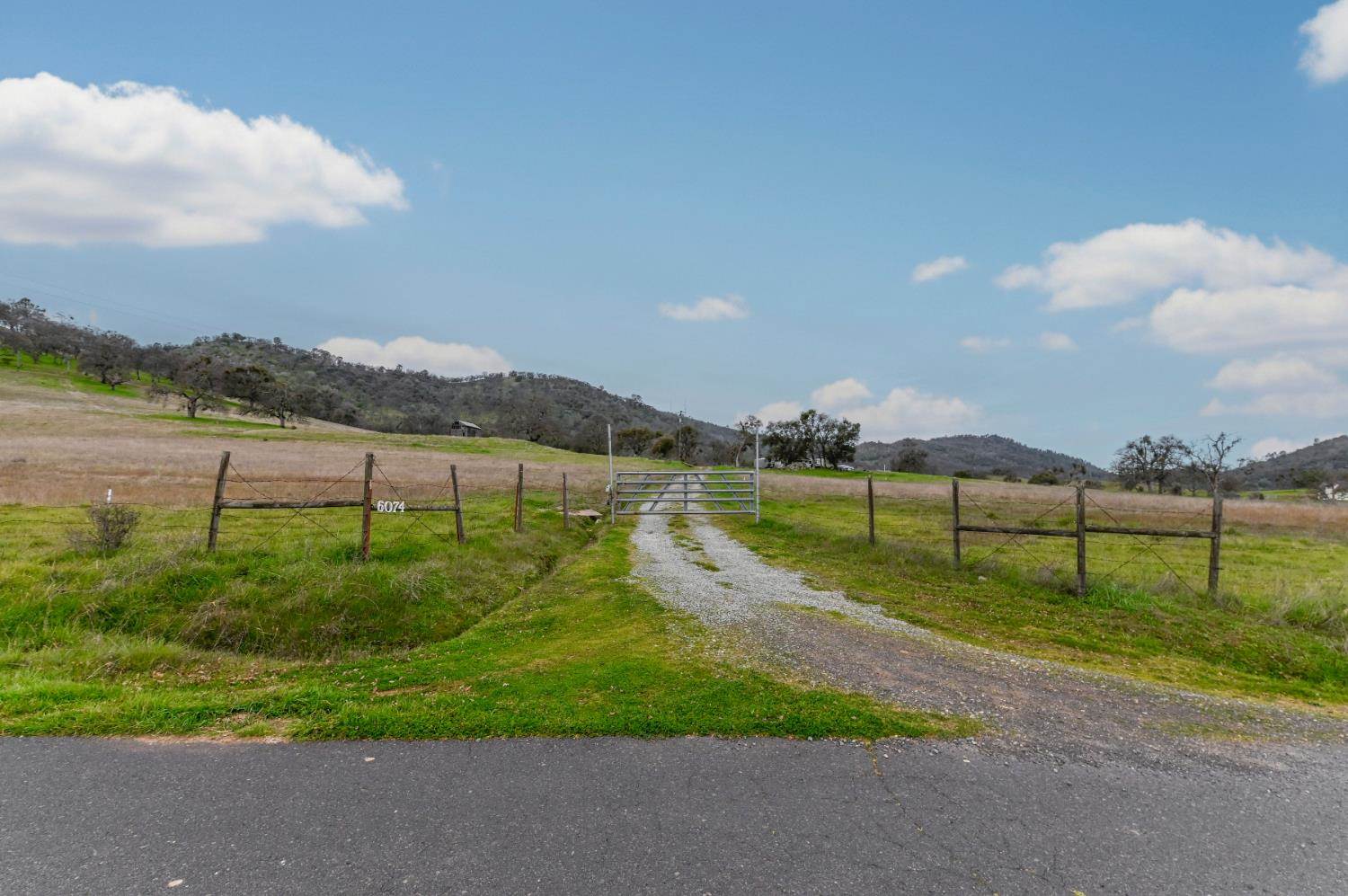 6074 Chaparojas Street, Angels Camp, CA 95222