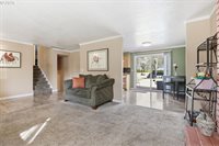 3820 SE Stott Cir, Troutdale, OR 97060
