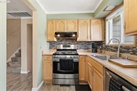 3820 SE Stott Cir, Troutdale, OR 97060
