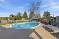 3820 SE Stott Cir, Troutdale, OR 97060