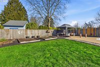 3820 SE Stott Cir, Troutdale, OR 97060